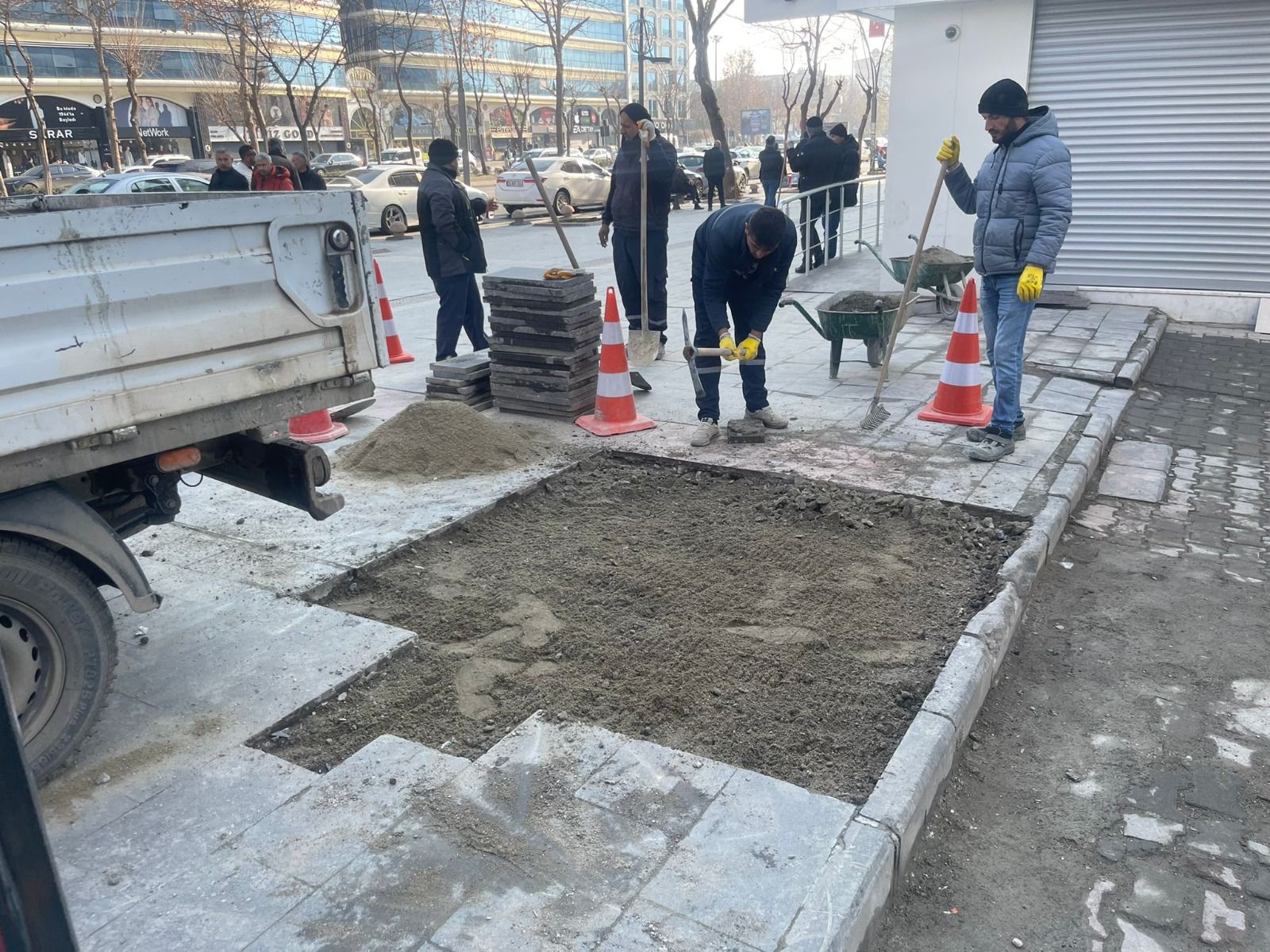 Batman’da Kaldırım ve Refüj Timleri Sahada