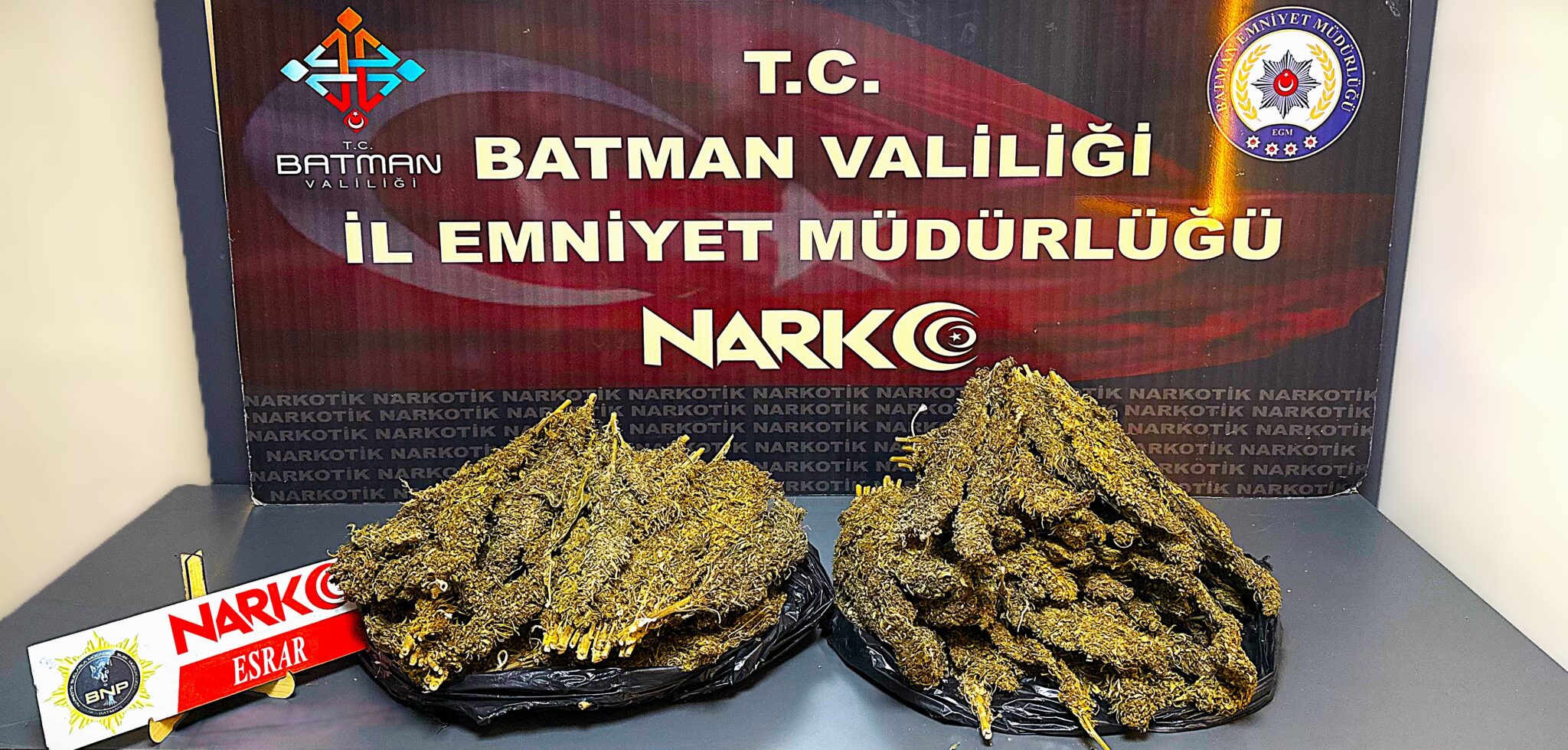 Ev Baskınında 5 Kilo SKUNK maddesi Ele Geçirildi