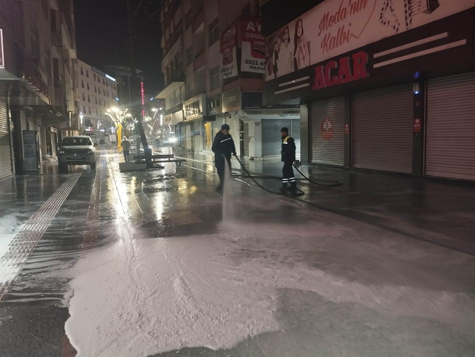 Belediyeden Gece Mesaisi