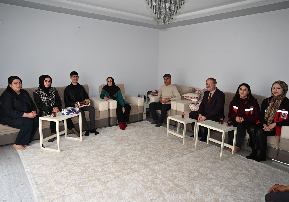 Batman Valisi’nin Eşi Dr. Ayten Canalp’tan Ailelere Ziyaret