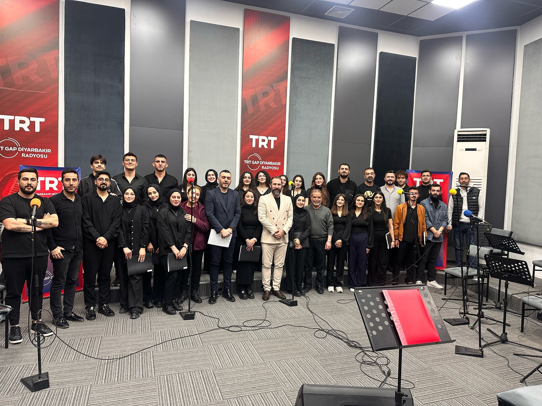 Tasavvuf Korosu TRT Türkü’de Canlı Yayında Dinleyicilerle Buluştu