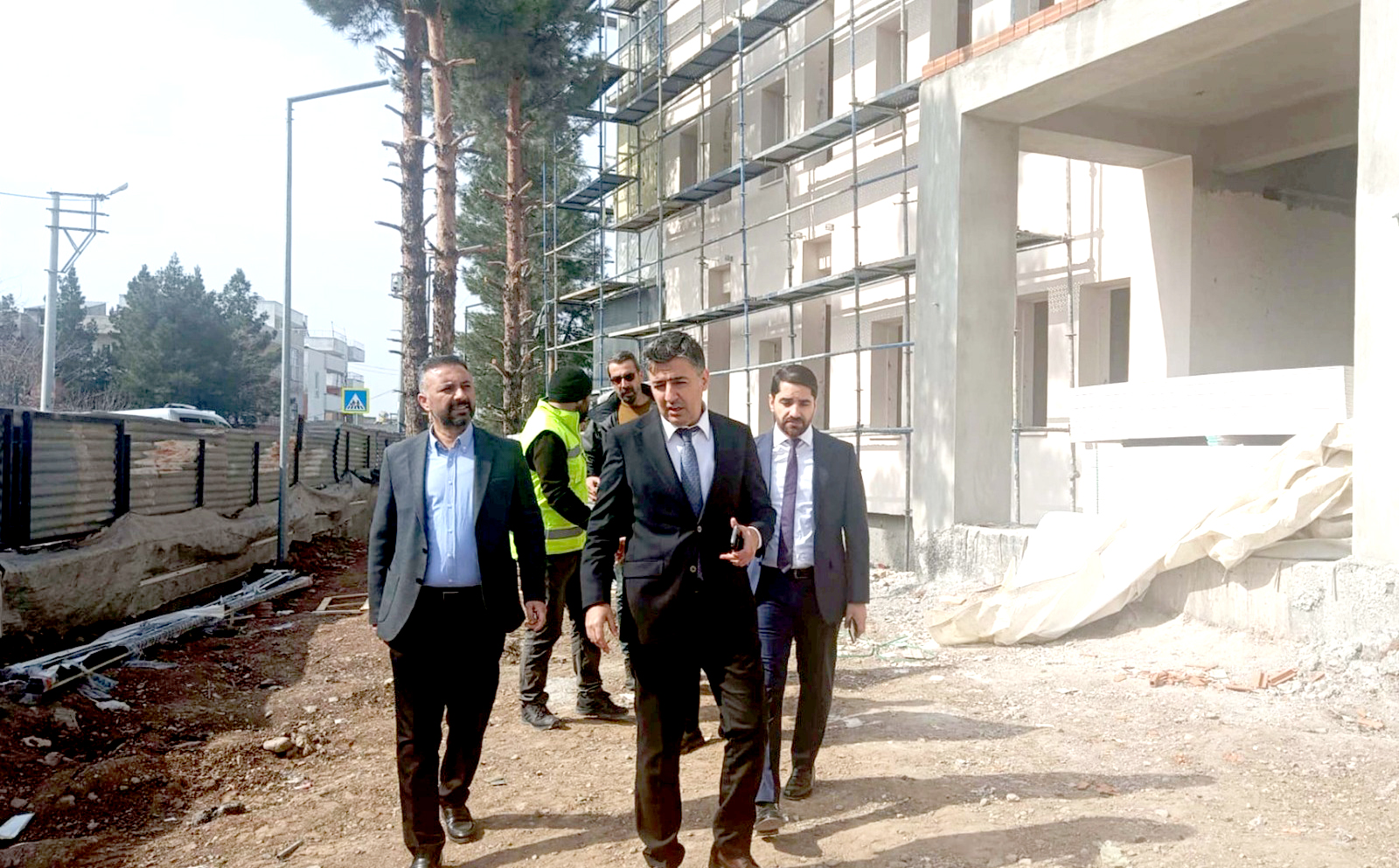 Müdür Solmaz, Bitmek Üzere Olan Yeni Sağlık Tesislerini İnceledi