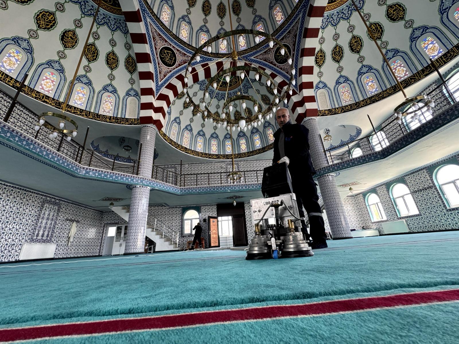 Batman’daki İbadethaneler Gül Kokuyor: 205 Camide Halı Temizliği Tamamlandı