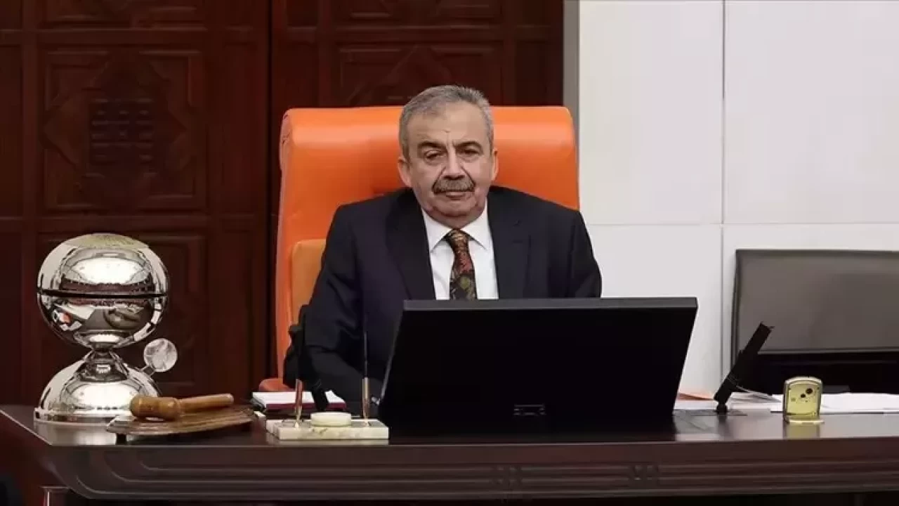 Sırrı Süreyya Önder’in 12 Saatlik Kritik Ameliyatın Ardından Hayati Tehlikesi Sürüyor