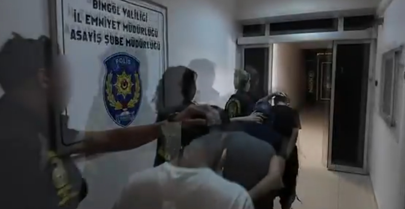 Dilenci kılığıyla 1 milyon TL’lik ziynet eşyası çaldılar, Elazığ’da yakalandılar