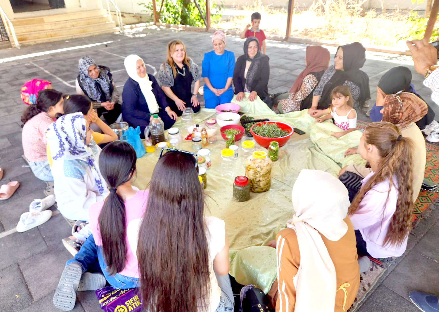 Kursiyerlerden Kışlık Turşu Hazırlığı