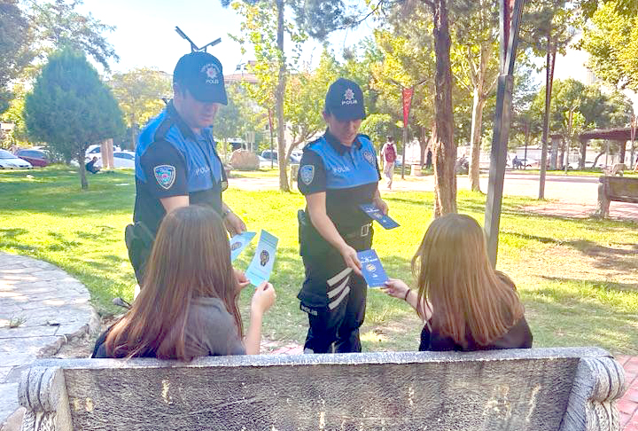 Batman Emniyeti Raman Mahallesi’nde Vatandaşları Bilgilendirdi