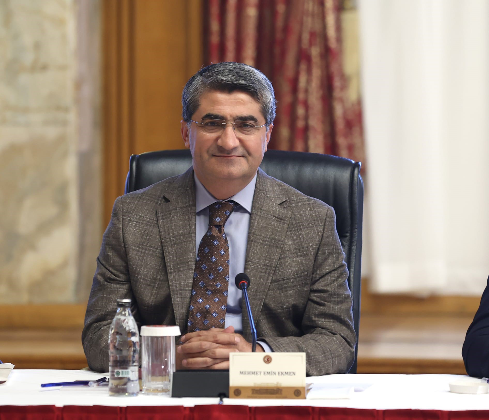 DEVA Partili Ekmen: Yargı Müdahaleleri Komisyon’a Güveni Zayıflatıyor