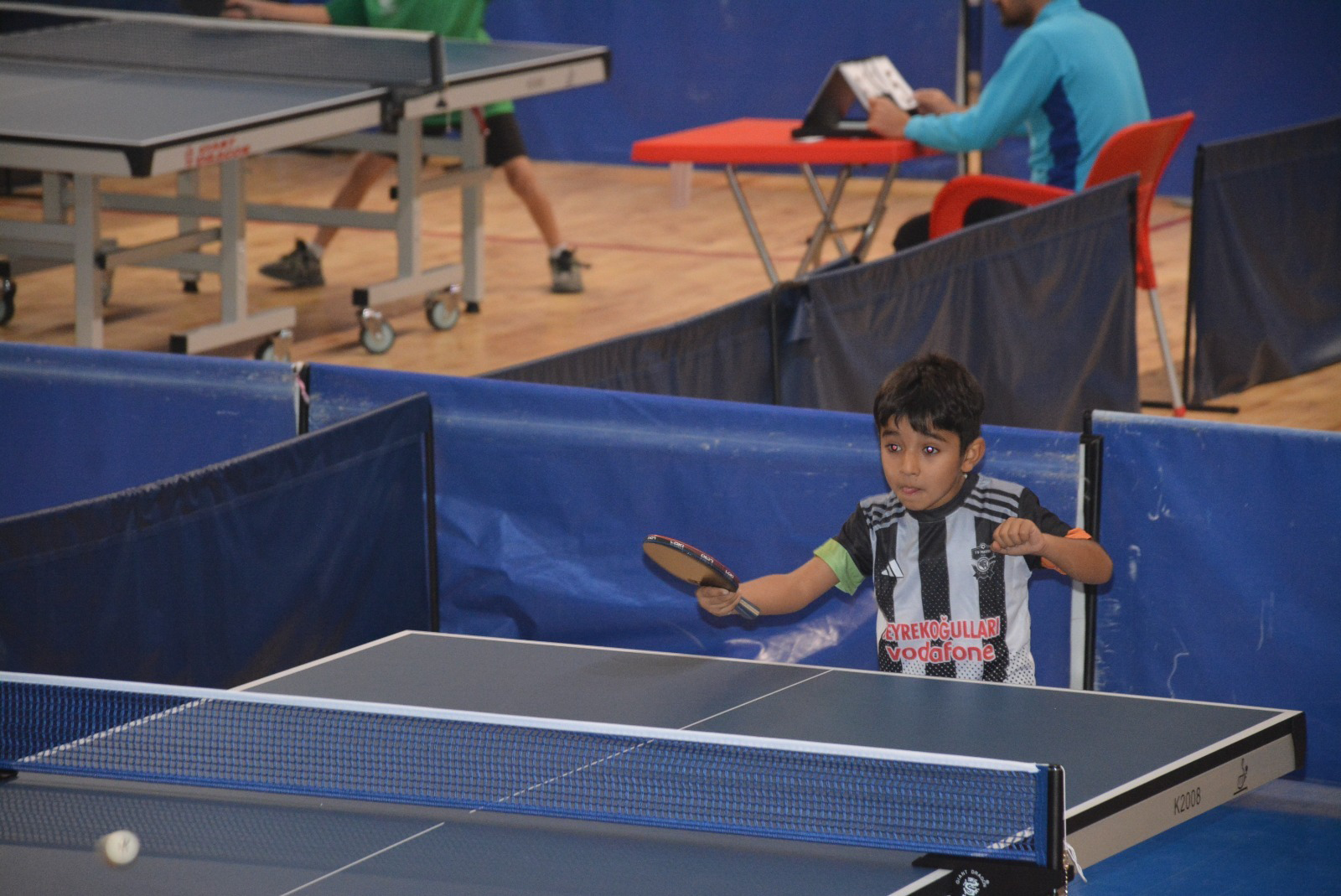 8 Yaşındaki Veysel Masa Tenisinde Dikkat Çekti