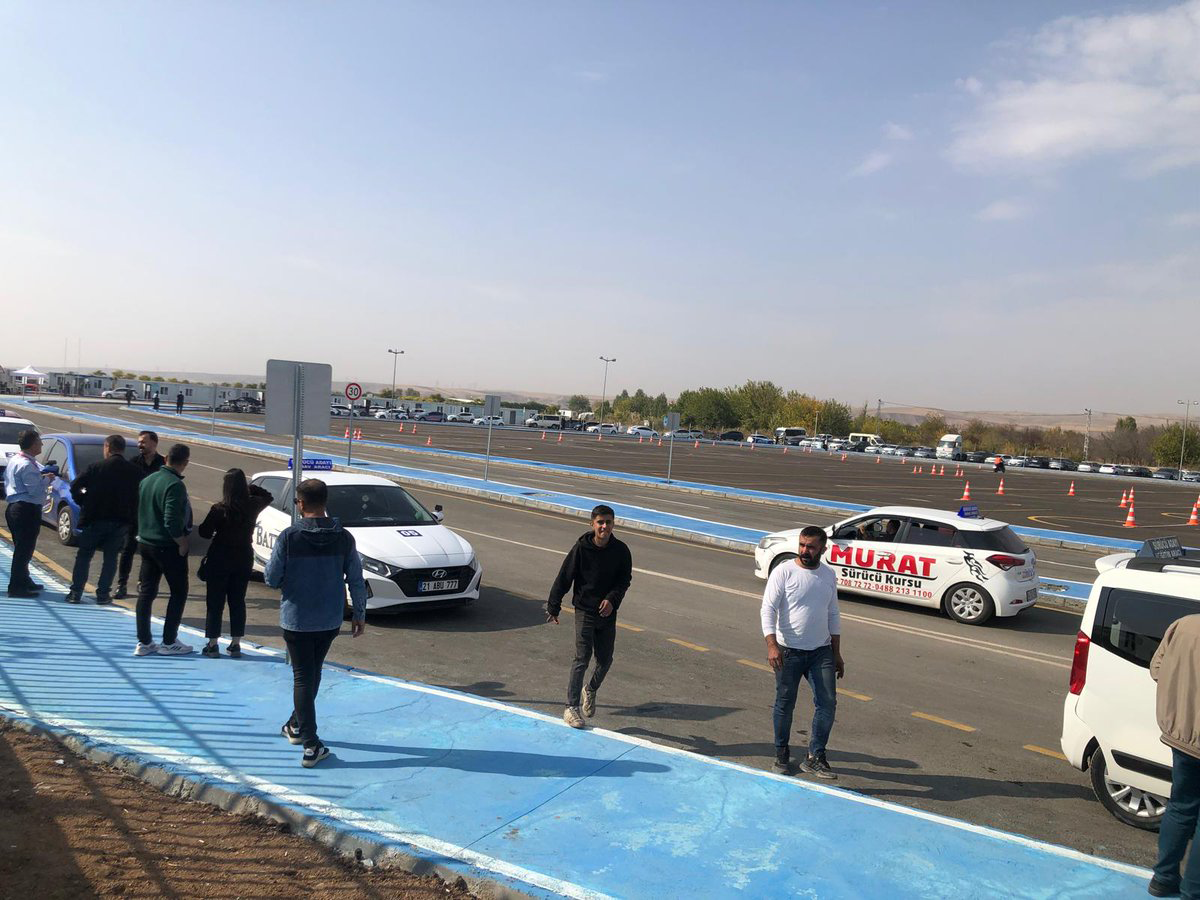 Batman’da Sürücü Akademisinde İlk Direksiyon Sınavı Yapıldı