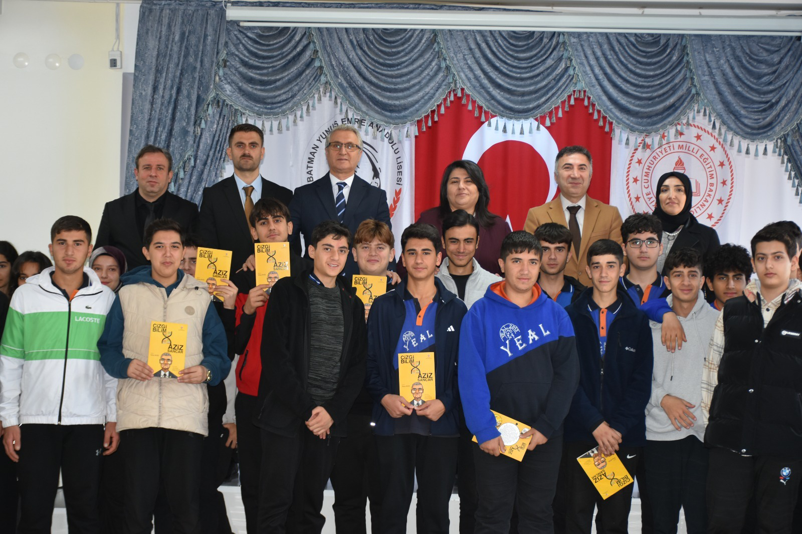 Yunus Emre Anadolu Lisesinde Akademisyen-Öğrenci Buluşması Gerçekleşti