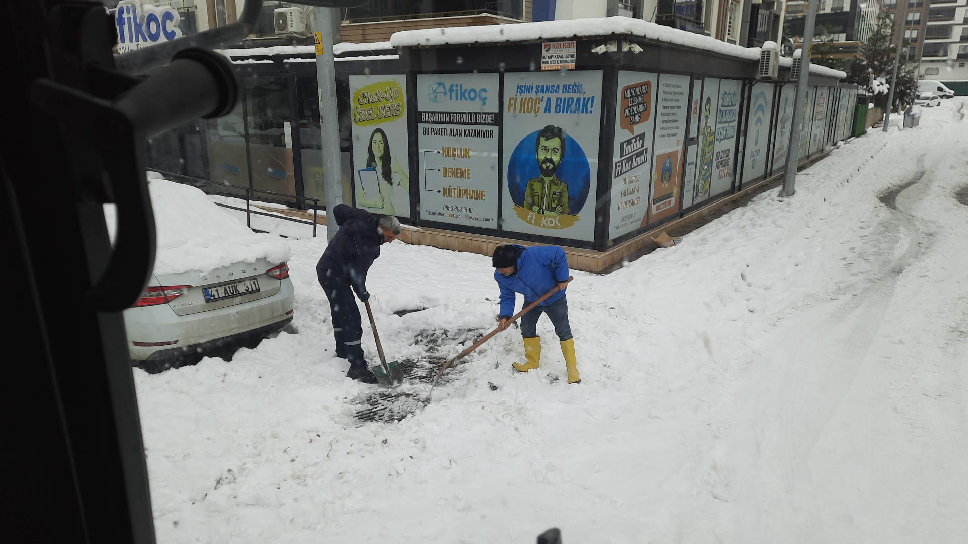 Batman Belediyesi Kar Sonrası Izgara Temizliğini Sürdürüyor