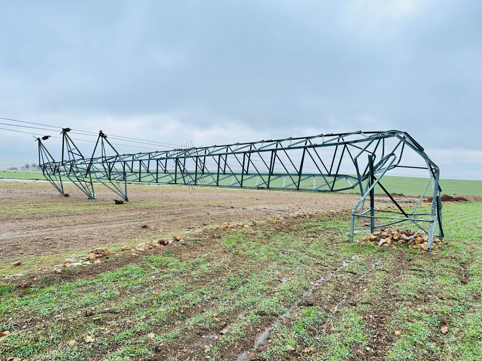 Derik’te Enerji Hattında Hırsızlık: Elektrik 5 Dakikada Verildi