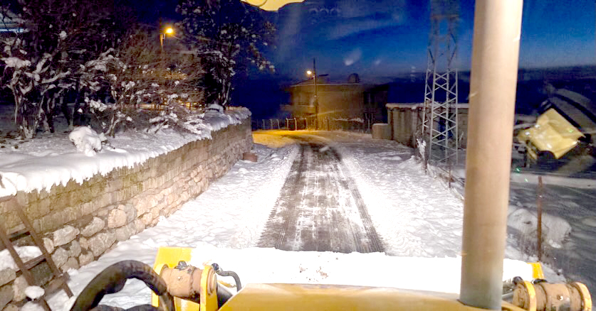 Kozluk’ta Yeni Yıla Karla Mücadele Çalışmalarıyla Girildi