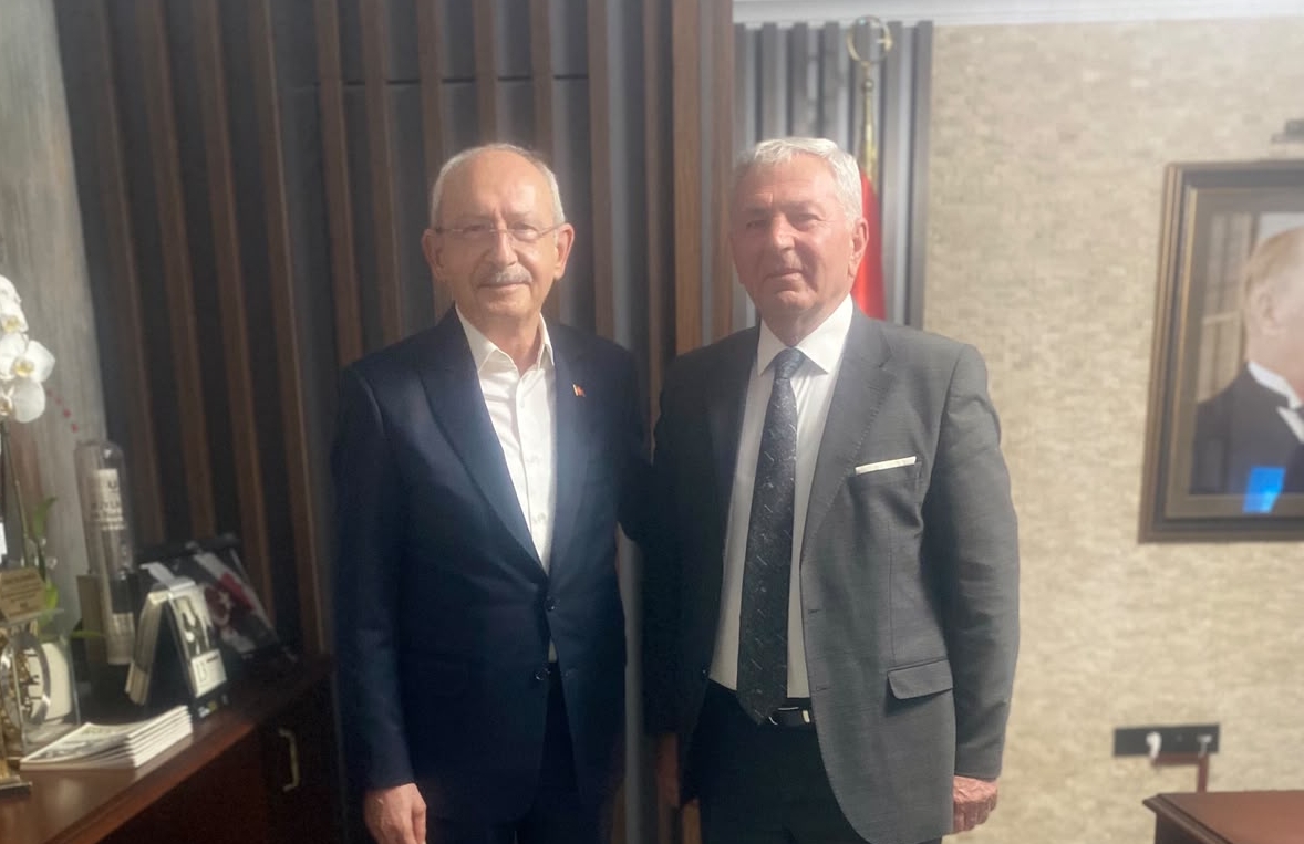 CHP Batman’da Görev Değişimi: Yaşar Görevden Alındı, Yeni Başkan Özkanat Oldu!