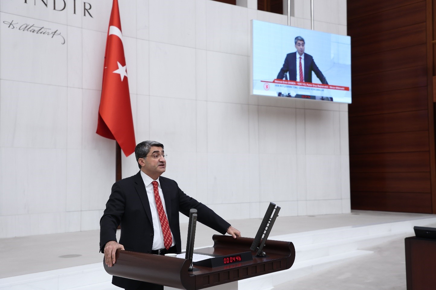 EKMEN: “Merkez Bankası’nın Kaybettiği Güvenin Bedelini 86 Milyon Ödüyor”