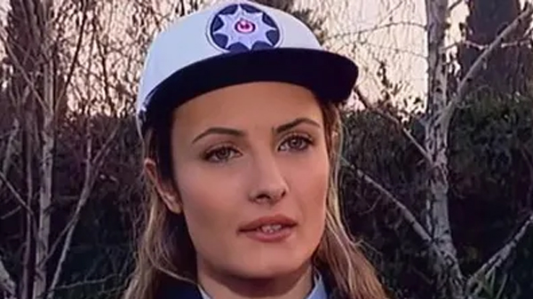 Çiçek Taksi’nin Polis Nuray’ı Gül Gölge Yıllara Meydan Okuyor: Son Hali Beğeni Yağmuruna Tutuldu