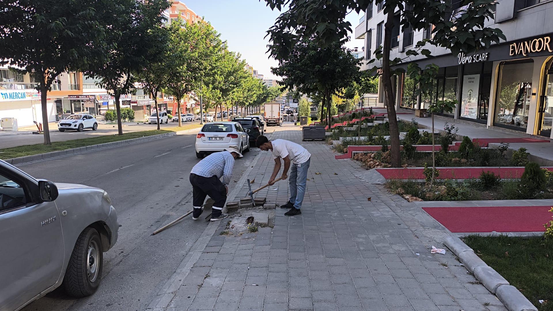 Fen İşleri’nden Rekor Hizmet: 1.5 Milyon Metrekareye Yakın Parke Taşı Serildi
